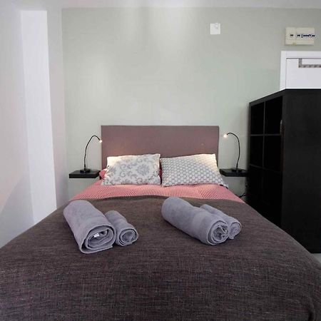 Estudio centrico metros de la playa con aire by Lightbooking Cádiz Exterior foto