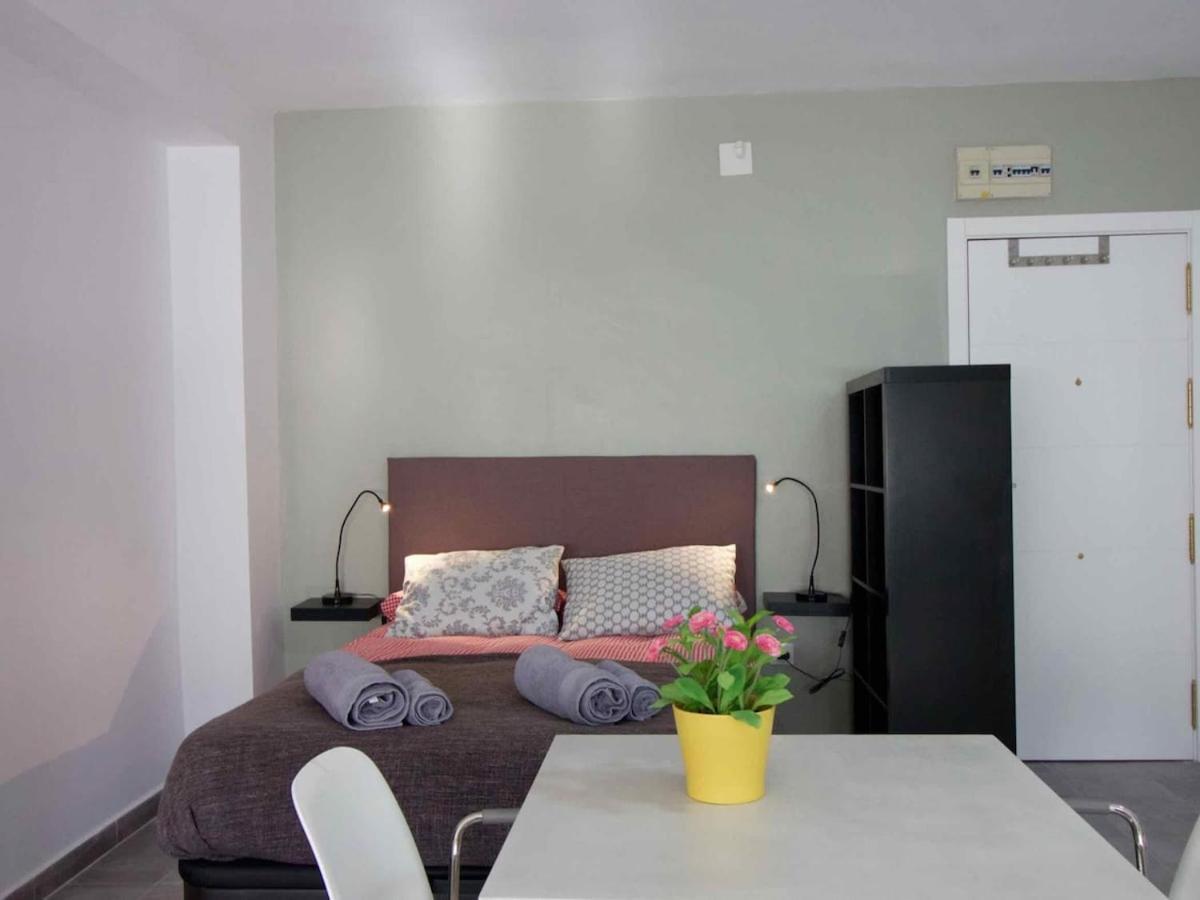 Estudio centrico metros de la playa con aire by Lightbooking Cádiz Exterior foto