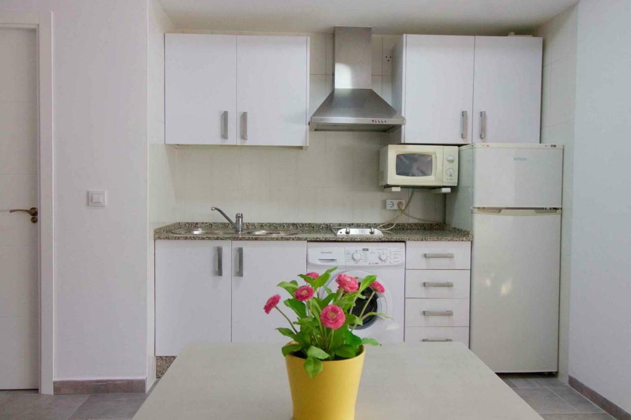 Estudio centrico metros de la playa con aire by Lightbooking Cádiz Exterior foto